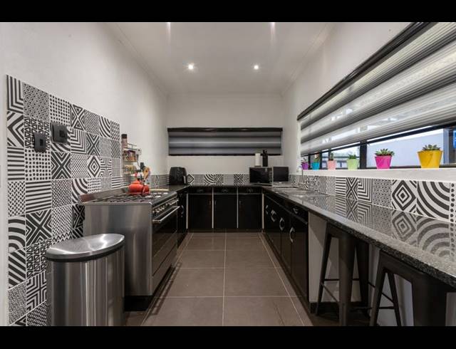 3 BEDROOM HOUSE FOR SALE IN SOUTH CREST